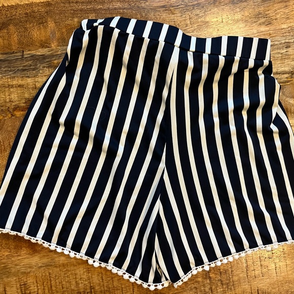 Sophia + Zeke Striped Belted Shorts Size 12 - Picture 4 of 5